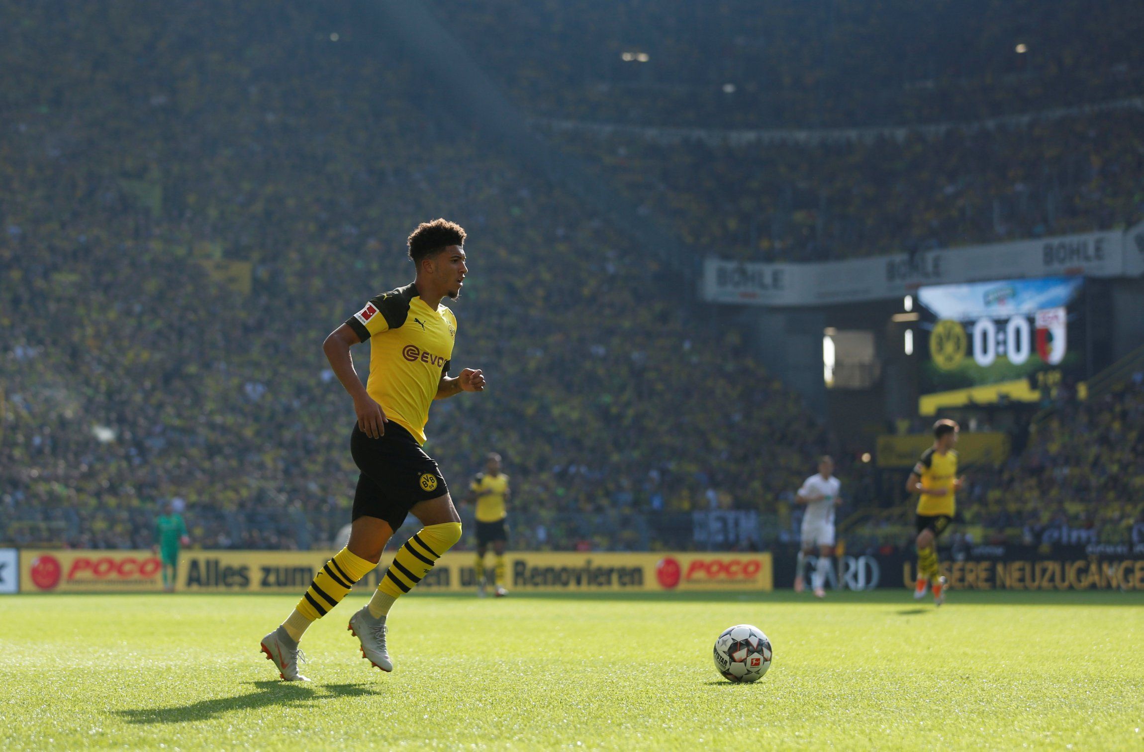 Borussia Dortmund's Jadon Sancho scouts the field v FC Augsburg