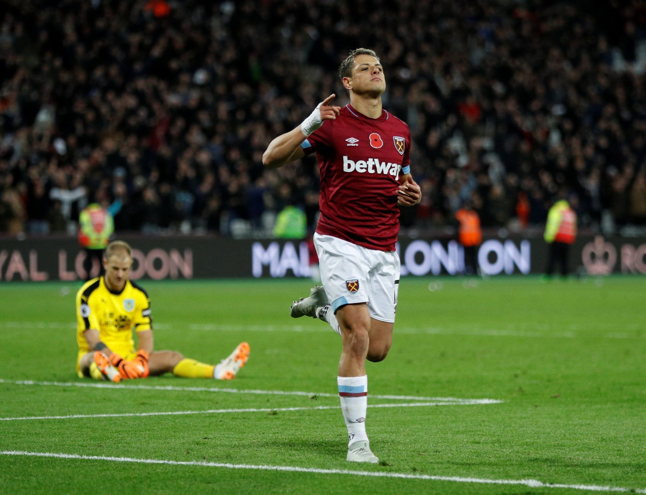 Javier Hernandez celebrates for West Ham