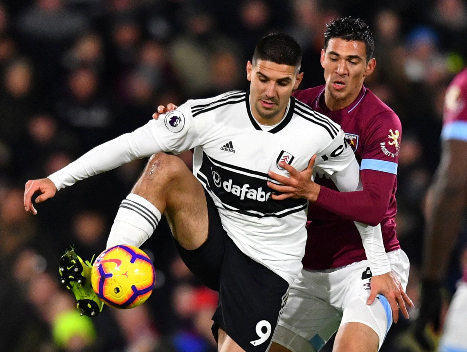 Soccer Football - Premier League - Fulham v West Ham United - Craven Cottage, London, Britain - December 15, 2018  Fulham's Aleksandar Mitrovic in action with West Ham's Fabian Balbuena     REUTERS/Dylan Martinez  EDITORIAL USE ONLY. No use with unauthorized audio, video, data, fixture lists, club/league logos or 