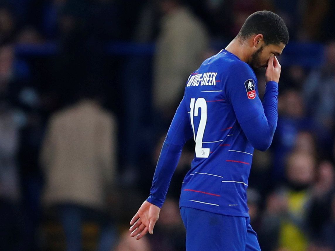 Soccer Football - FA Cup Third Round - Chelsea v Nottingham Forest - Stamford Bridge, London, Britain - January 5, 2019  Chelsea's Ruben Loftus-Cheek looks dejected as he leaves the pitch after being substituted   REUTERS/Eddie Keogh