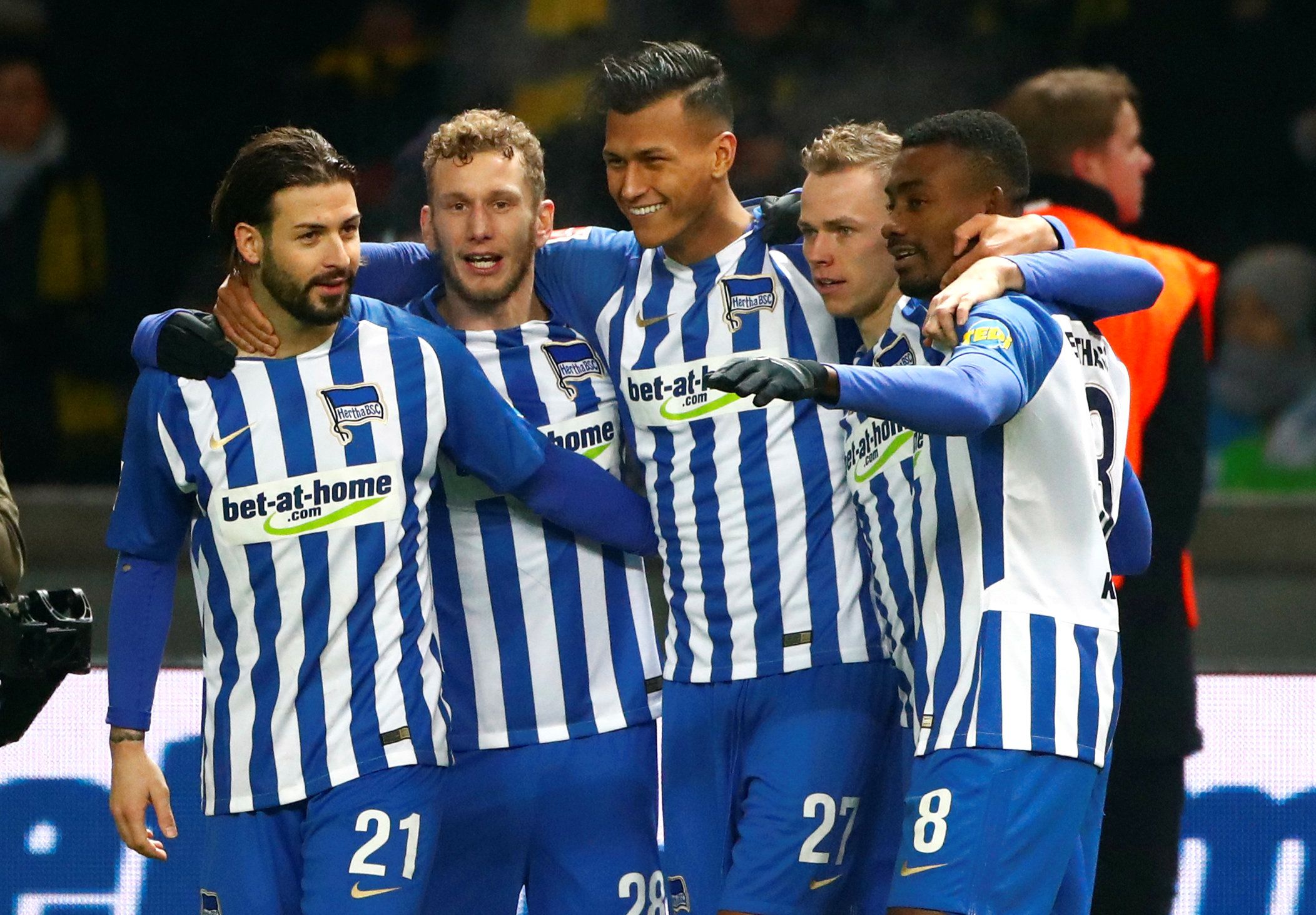 Soccer Football - Bundesliga - Hertha BSC vs Borussia Dortmund - Olympiastadion, Berlin, Germany - January 19, 2018   Hertha Berlin’s Davie Selke celebrates scoring their first goal with teammates   REUTERS/Hannibal Hanschke    DFL RULES TO LIMIT THE ONLINE USAGE DURING MATCH TIME TO 15 PICTURES PER GAME. IMAGE SEQUENCES TO SIMULATE VIDEO IS NOT ALLOWED AT ANY TIME. FOR FURTHER QUERIES PLEASE CONTACT DFL DIRECTLY AT + 49 69 650050