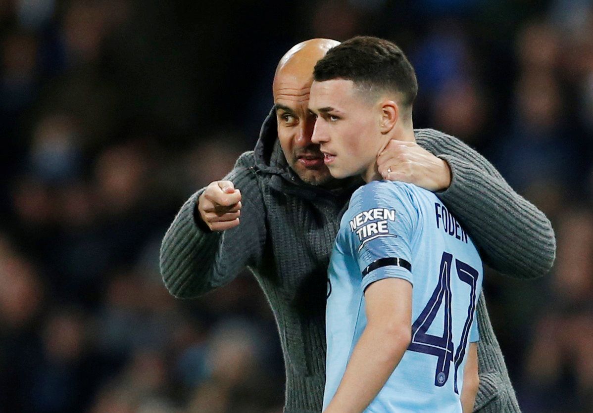 Soccer Football - Carabao Cup Fourth Round - Manchester City v Fulham - Etihad Stadium, Manchester, Britain - November 1, 2018  Manchester City manager Pep Guardiola talks to Phil Foden     Action Images via Reuters/Craig Brough