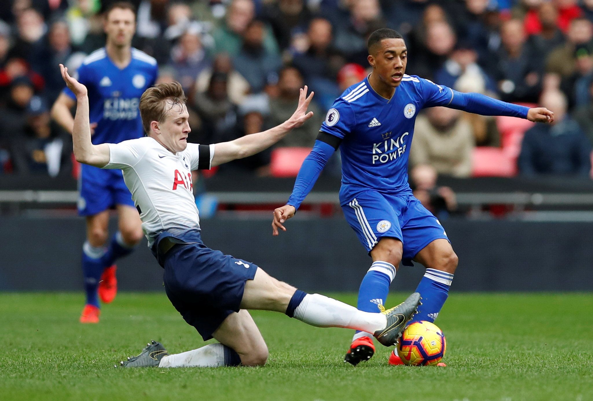 Soccer Football - Premier League - Tottenham Hotspur v Leicester City - Wembley Stadium, London, Britain - February 10, 2019  Tottenham's Oliver Skipp in action with Leicester City's Youri Tielemans   REUTERS/David Klein  EDITORIAL USE ONLY. No use with unauthorized audio, video, data, fixture lists, club/league logos or 