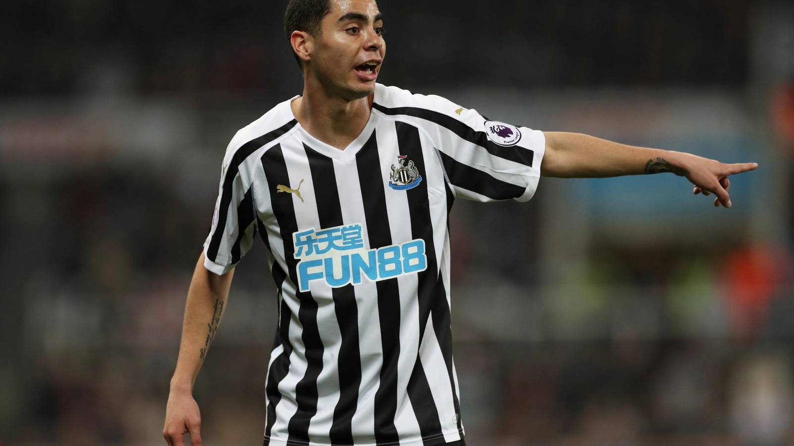 Newcastle fans react to horrific Almiron red card
