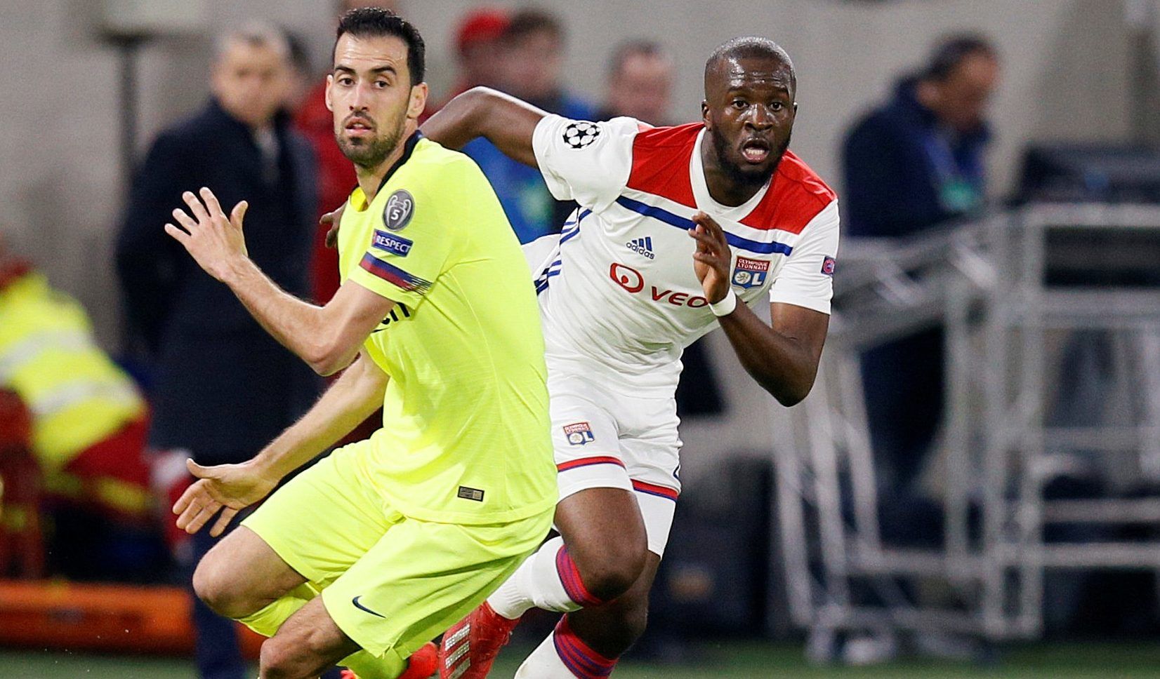 Soccer Football - Champions League - Round of 16 First Leg - Olympique Lyonnais v FC Barcelona - Groupama Stadium, Lyon, France - February 19, 2019  Barcelona's Sergio Busquets in action with Lyon's Tanguy Ndombele   REUTERS/Emmanuel Foudrot
