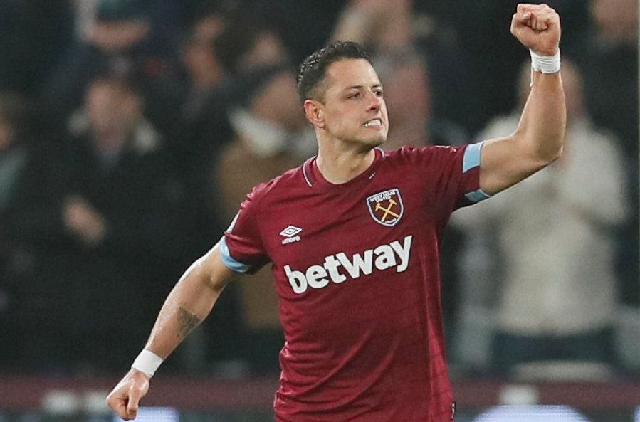 Soccer Football - Premier League - West Ham United v Fulham - London Stadium, London, Britain - February 22, 2019  West Ham's Javier Hernandez celebrates scoring their first goal   REUTERS/David Klein  EDITORIAL USE ONLY. No use with unauthorized audio, video, data, fixture lists, club/league logos or 