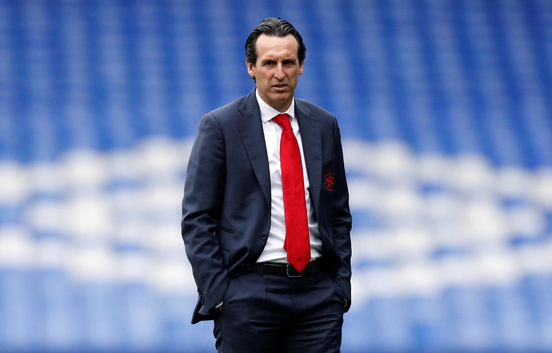 Arsenal manager Unai Emery on pitch prior to Everton clash