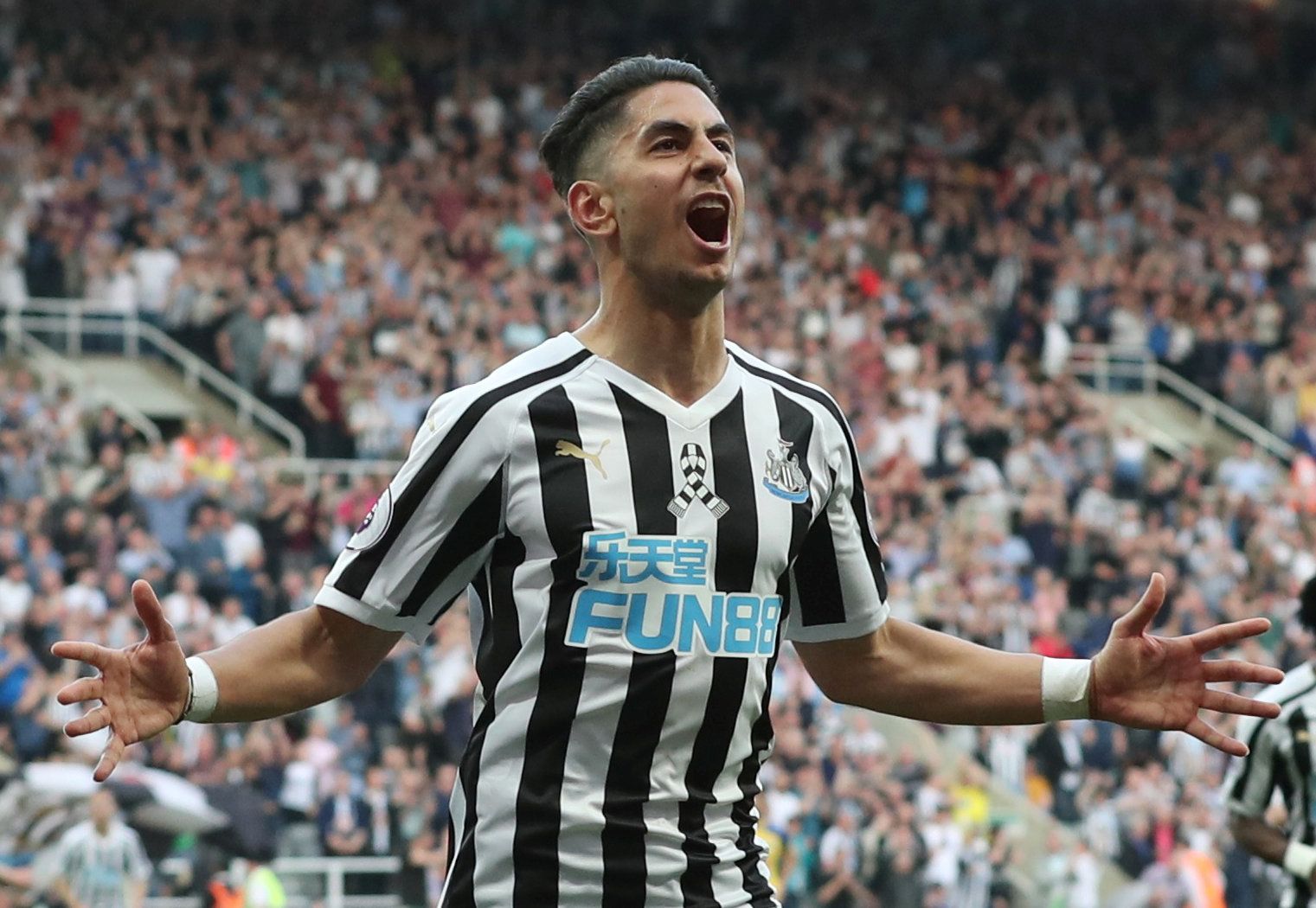 Soccer Football - Premier League - Newcastle United v Southampton - St James' Park, Newcastle, Britain - April 20, 2019  Newcastle United's Ayoze Perez celebrates scoring their third goal to complete his hat-trick  REUTERS/Scott Heppell  EDITORIAL USE ONLY. No use with unauthorized audio, video, data, fixture lists, club/league logos or 