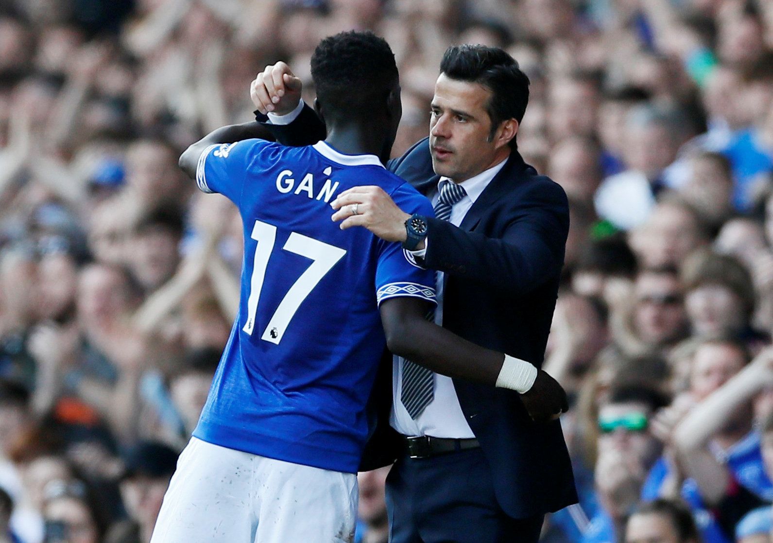 Soccer Football - Premier League - Everton v Manchester United - Goodison Park, Liverpool, Britain - April 21, 2019  Everton's Idrissa Gueye with manager Marco Silva as he is substituted       Action Images via Reuters/Jason Cairnduff  EDITORIAL USE ONLY. No use with unauthorized audio, video, data, fixture lists, club/league logos or 