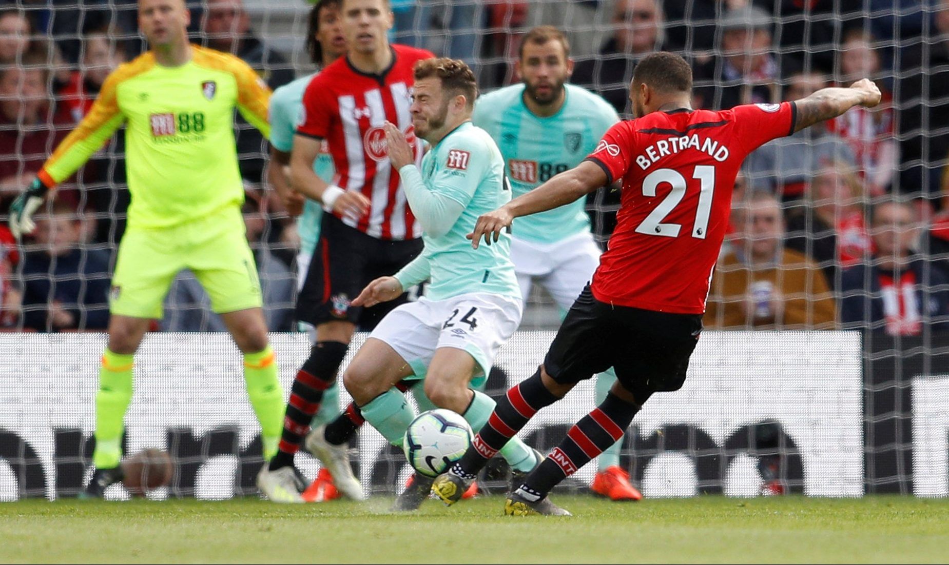 Soccer Football - Premier League - Southampton v AFC Bournemouth - St Mary's Stadium,  Southampton, Britain - April 27, 2019  Southampton's Ryan Bertrand in action with Bournemouth's Ryan Fraser   REUTERS/Peter Nicholls  EDITORIAL USE ONLY. No use with unauthorized audio, video, data, fixture lists, club/league logos or 