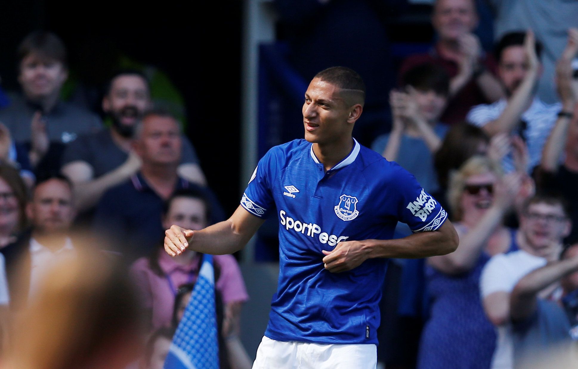 Soccer Football - Premier League - Everton v Manchester United - Goodison Park, Liverpool, Britain - April 21, 2019  Everton's Richarlison celebrates scoring their first goal       REUTERS/Andrew Yates  EDITORIAL USE ONLY. No use with unauthorized audio, video, data, fixture lists, club/league logos or 