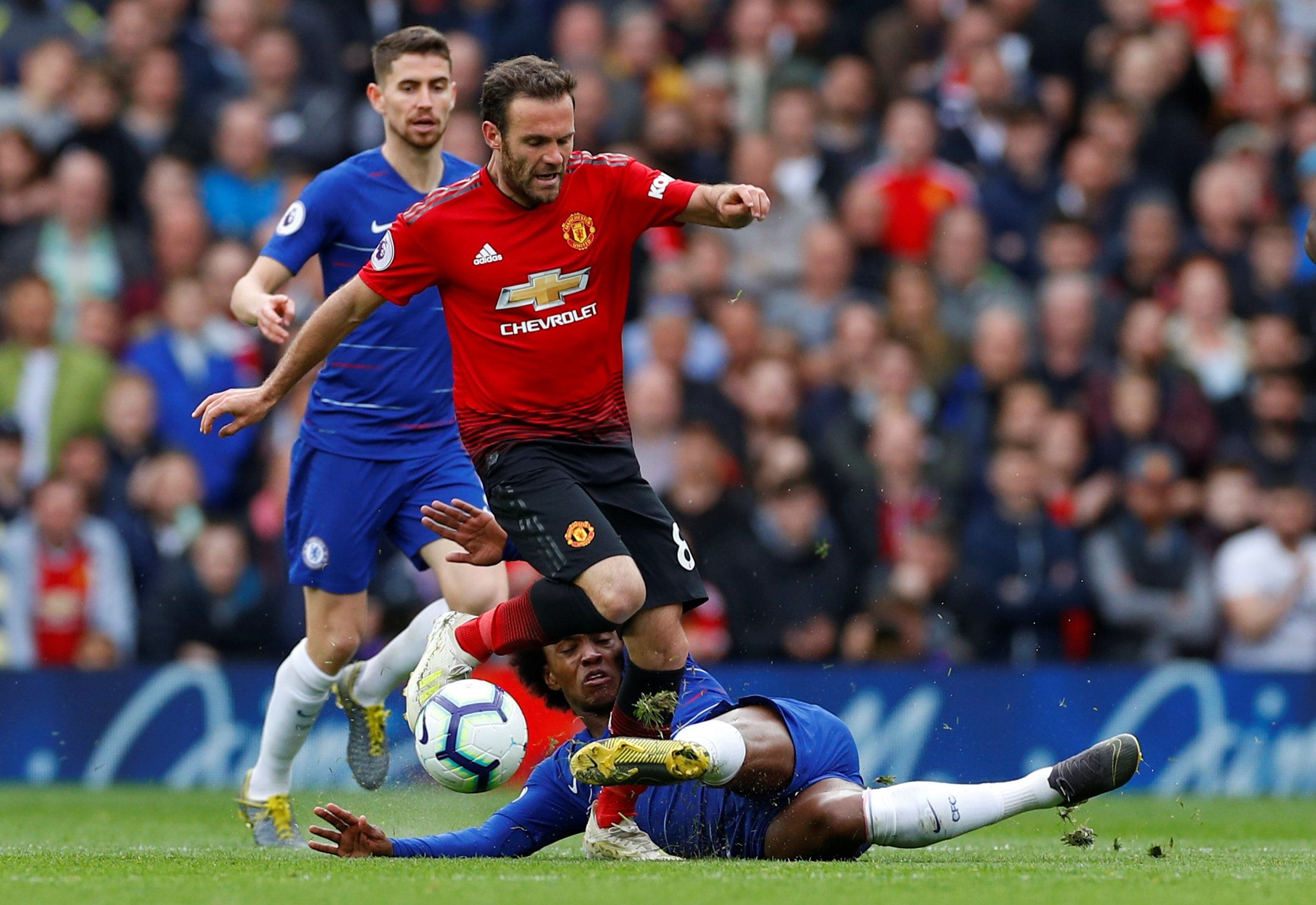 Soccer Football - Premier League - Manchester United v Chelsea - Old Trafford, Manchester, Britain - April 28, 2019  Manchester United's Juan Mata in action with Chelsea's Willian   REUTERS/Phil Noble  EDITORIAL USE ONLY. No use with unauthorized audio, video, data, fixture lists, club/league logos or "live" services. Online in-match use limited to 75 images, no video emulation. No use in betting, games or single club/league/player publications.  Please contact your account representative for fu