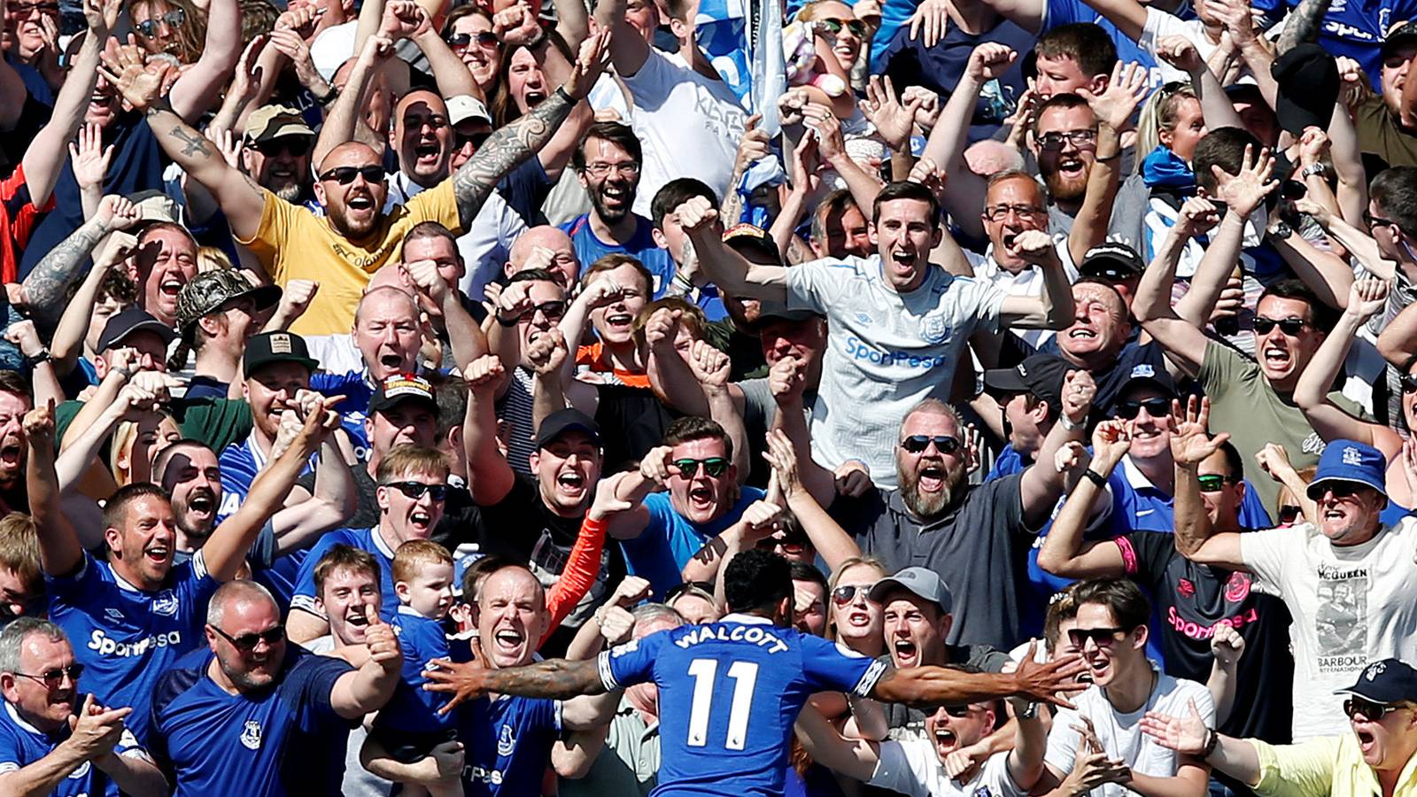 Everton fans react to Charlie Nicholas comments on Sky Sports