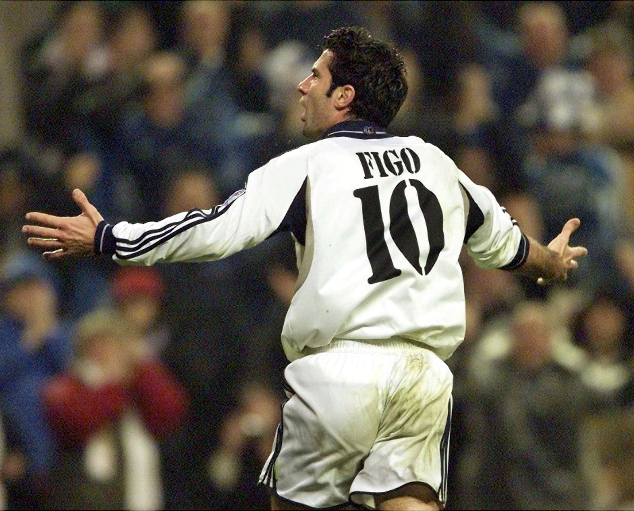 Real Madrid's Portuguese star Luis Figo celebrates after scoring a penalty against Anderlecht's during his Champions League group D soccer match at Santiago Bernabeu stadium December 5, 2000.

SP