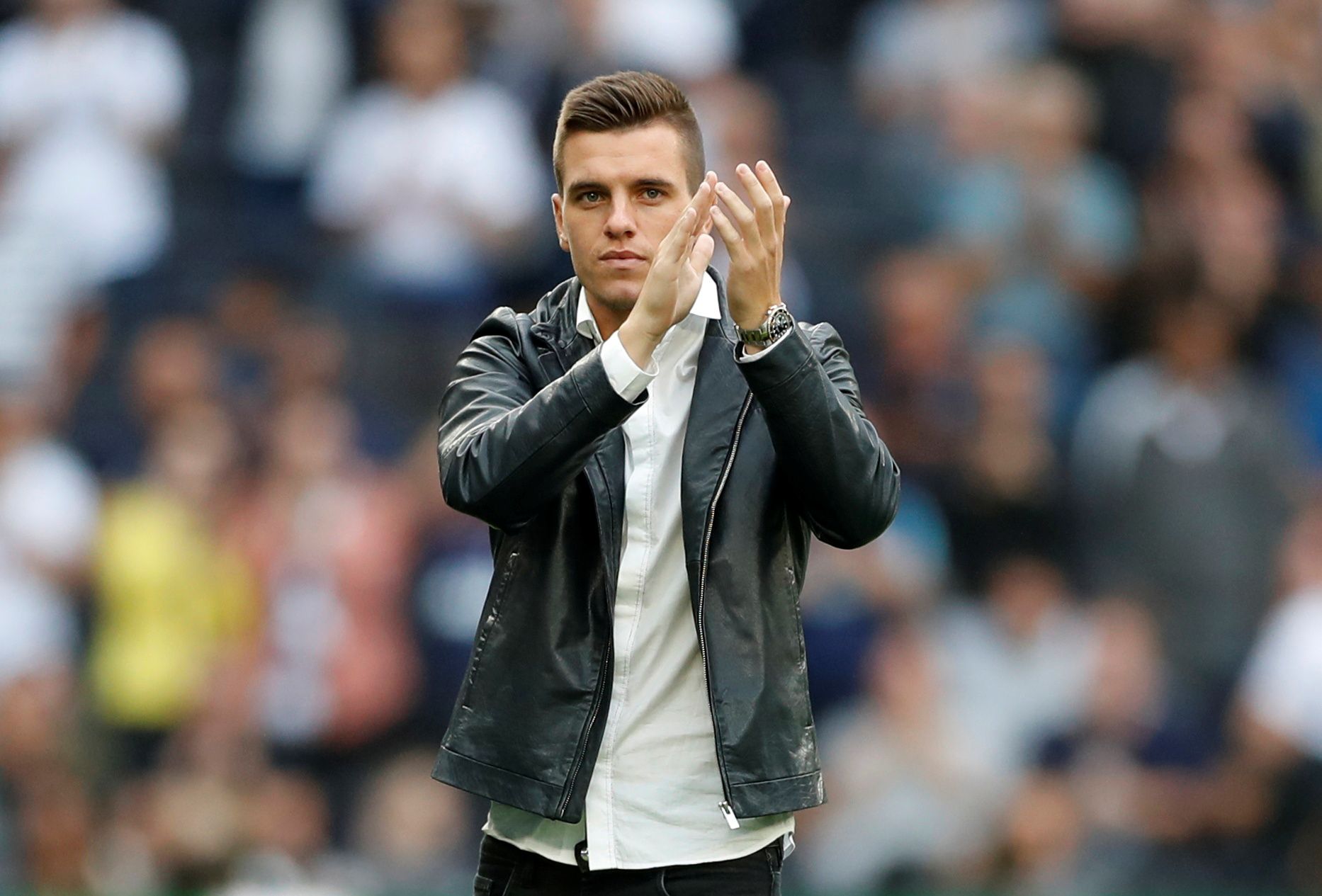 Soccer Football - Premier League - Tottenham Hotspur v Aston Villa - Tottenham Hotspur Stadium, London, Britain - August 10, 2019  Tottenham Hotspur's new signing Giovani Lo Celso is presented before the match  Action Images via Reuters/Matthew Childs  EDITORIAL USE ONLY. No use with unauthorized audio, video, data, fixture lists, club/league logos or 