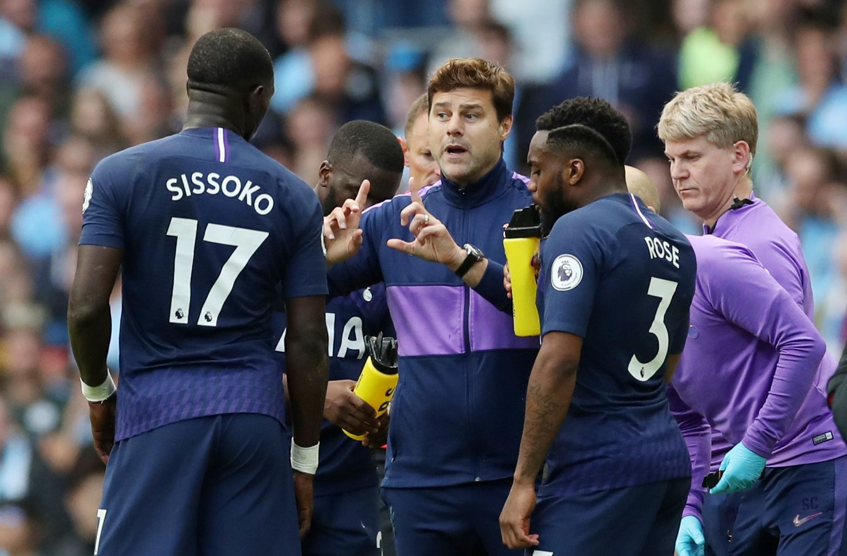 Soccer Football - Premier League - Manchester City v Tottenham Hotspur - Etihad Stadium, Manchester, Britain - August 17, 2019  Tottenham Hotspur manager Mauricio Pochettino gives instructions to Moussa Sissoko and Danny Rose during a break in play Action Images via Reuters/Carl Recine  EDITORIAL USE ONLY. No use with unauthorized audio, video, data, fixture lists, club/league logos or 