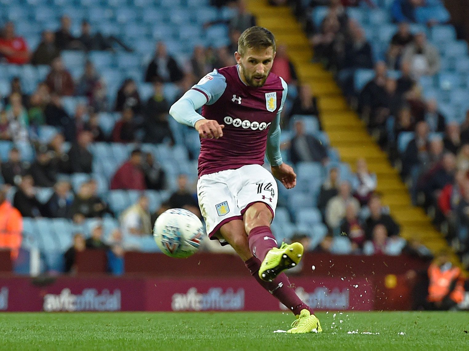 Soccer Football - Championship - Aston Villa vs Nottingham Forest - Villa Park, Birmingham, Britain - September 23, 2017  Aston Villa's Conor Hourihane scores their second goal   Action Images/Alan Walter  EDITORIAL USE ONLY. No use with unauthorized audio, video, data, fixture lists, club/league logos or 