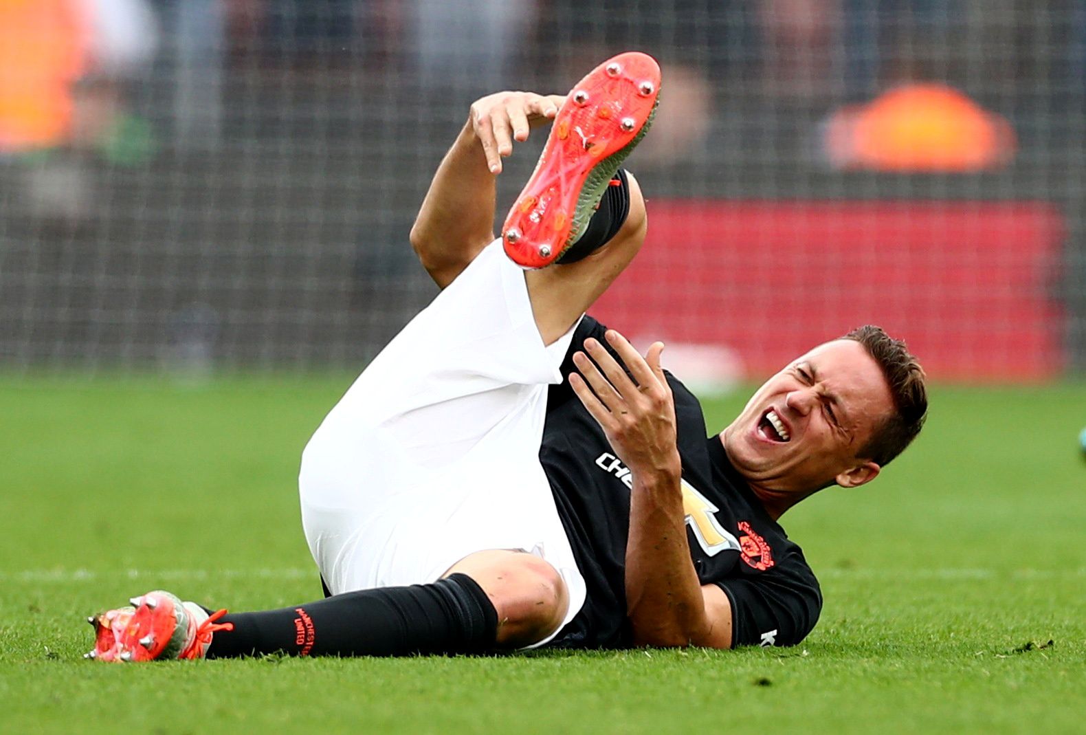Soccer Football - Premier League - Southampton v Manchester United - St Mary's Stadium, Southampton, Britain - August 31, 2019  Manchester United's Nemanja Matic reacts after sustaining an injury   REUTERS/Hannah Mckay  EDITORIAL USE ONLY. No use with unauthorized audio, video, data, fixture lists, club/league logos or 