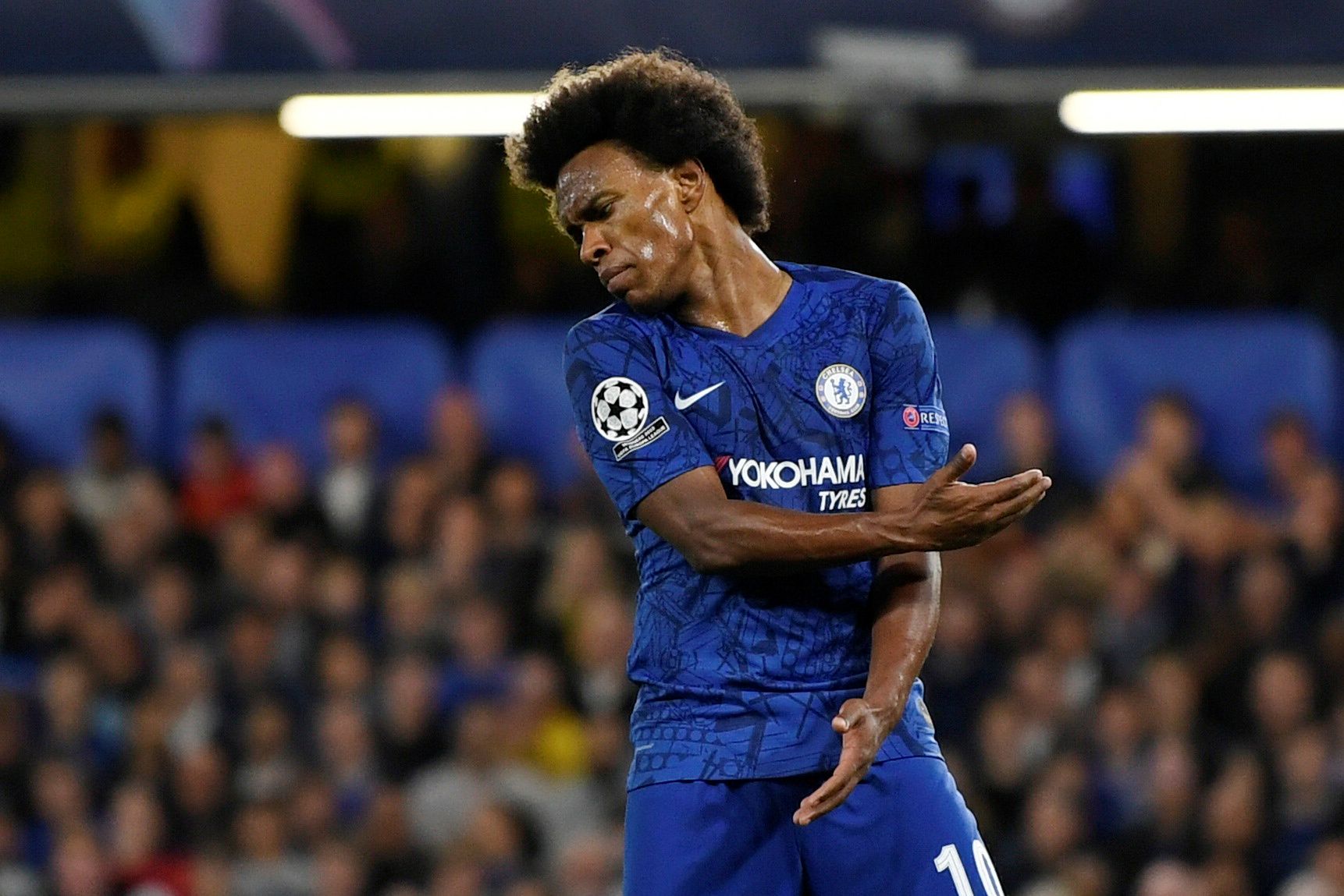 Soccer Football - Champions League - Group H - Chelsea v Valencia - Stamford Bridge, London, Britain - September 17, 2019  Chelsea's Willian reacts after a missed chance  Action Images via Reuters/Tony O'Brien