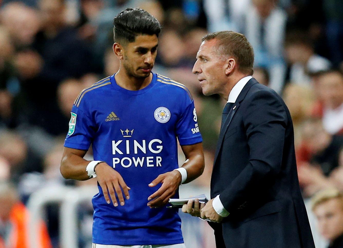 Soccer Football - Carabao Cup Second Round - Newcastle United v Leicester City - St James' Park, Newcastle, Britain - August 28, 2019  Leicester City manager Brendan Rodgers speaks to Leicester City's Ayoze Perez   Action Images via Reuters/Ed Sykes  EDITORIAL USE ONLY. No use with unauthorized audio, video, data, fixture lists, club/league logos or 