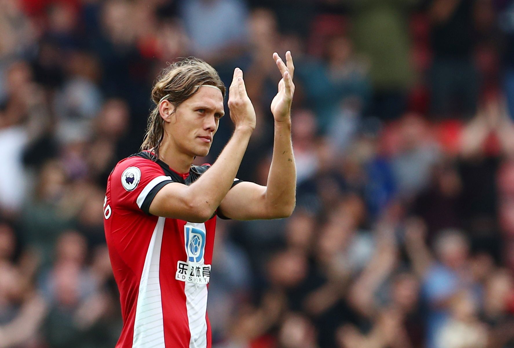 Soccer Football - Premier League - Southampton v Manchester United - St Mary's Stadium, Southampton, Britain - August 31, 2019  Southampton's Jannik Vestergaard applauds fans after the match    REUTERS/Hannah Mckay  EDITORIAL USE ONLY. No use with unauthorized audio, video, data, fixture lists, club/league logos or "live" services. Online in-match use limited to 75 images, no video emulation. No use in betting, games or single club/league/player publications.  Please contact your account represe