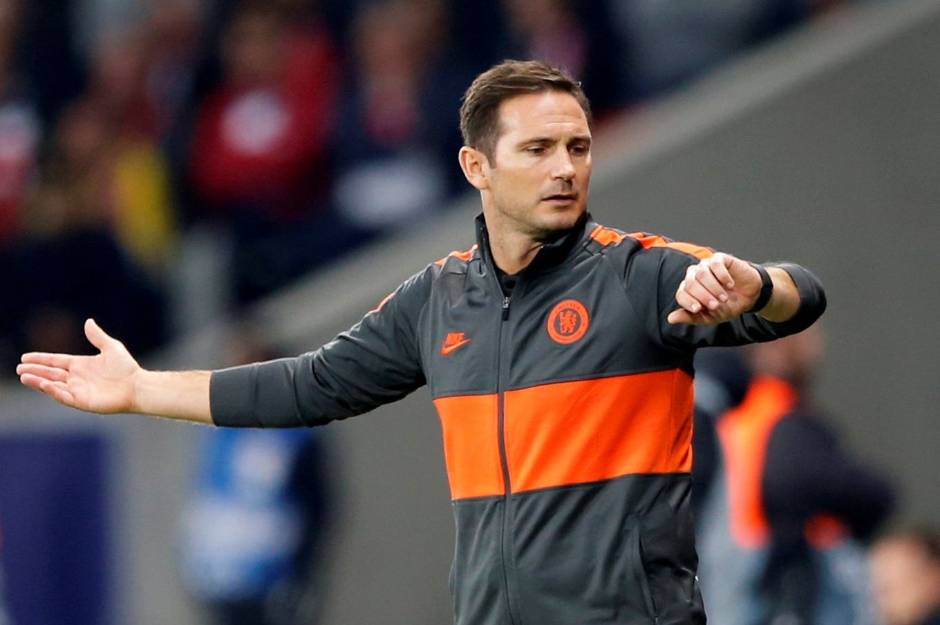 Soccer Football - Champions League - Group H - Lille v Chelsea - Stade Pierre-Mauroy, Lille, France - October 2, 2019  Chelsea manager Frank Lampard checks his watch towards the end of the match  REUTERS/Pascal Rossignol