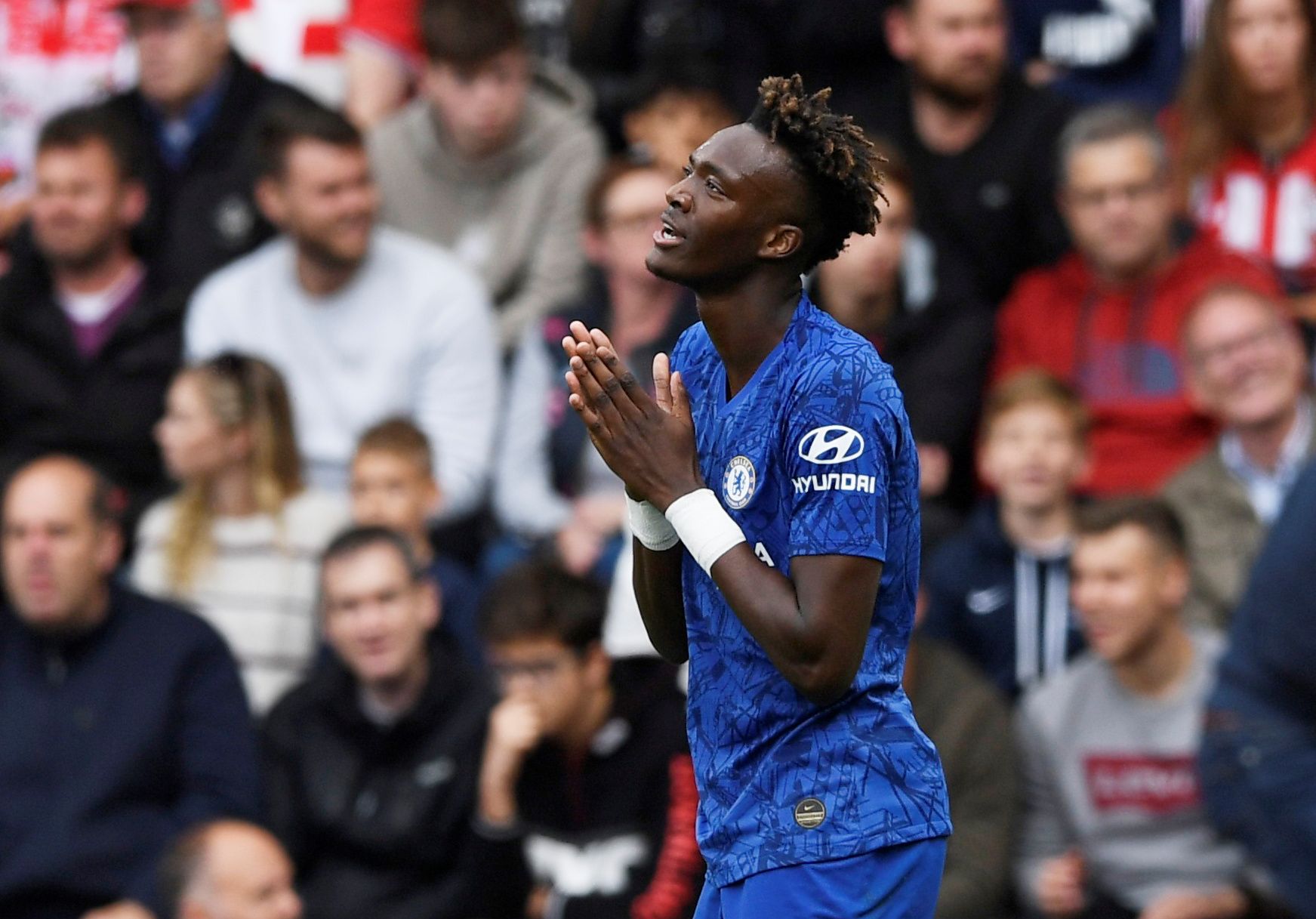 Soccer Football - Premier League - Southampton v Chelsea - St Mary's Stadium, Southampton, Britain - October 6, 2019  Chelsea's Tammy Abraham celebrates scoring their first goal   Action Images via Reuters/Tony O'Brien  EDITORIAL USE ONLY. No use with unauthorized audio, video, data, fixture lists, club/league logos or 