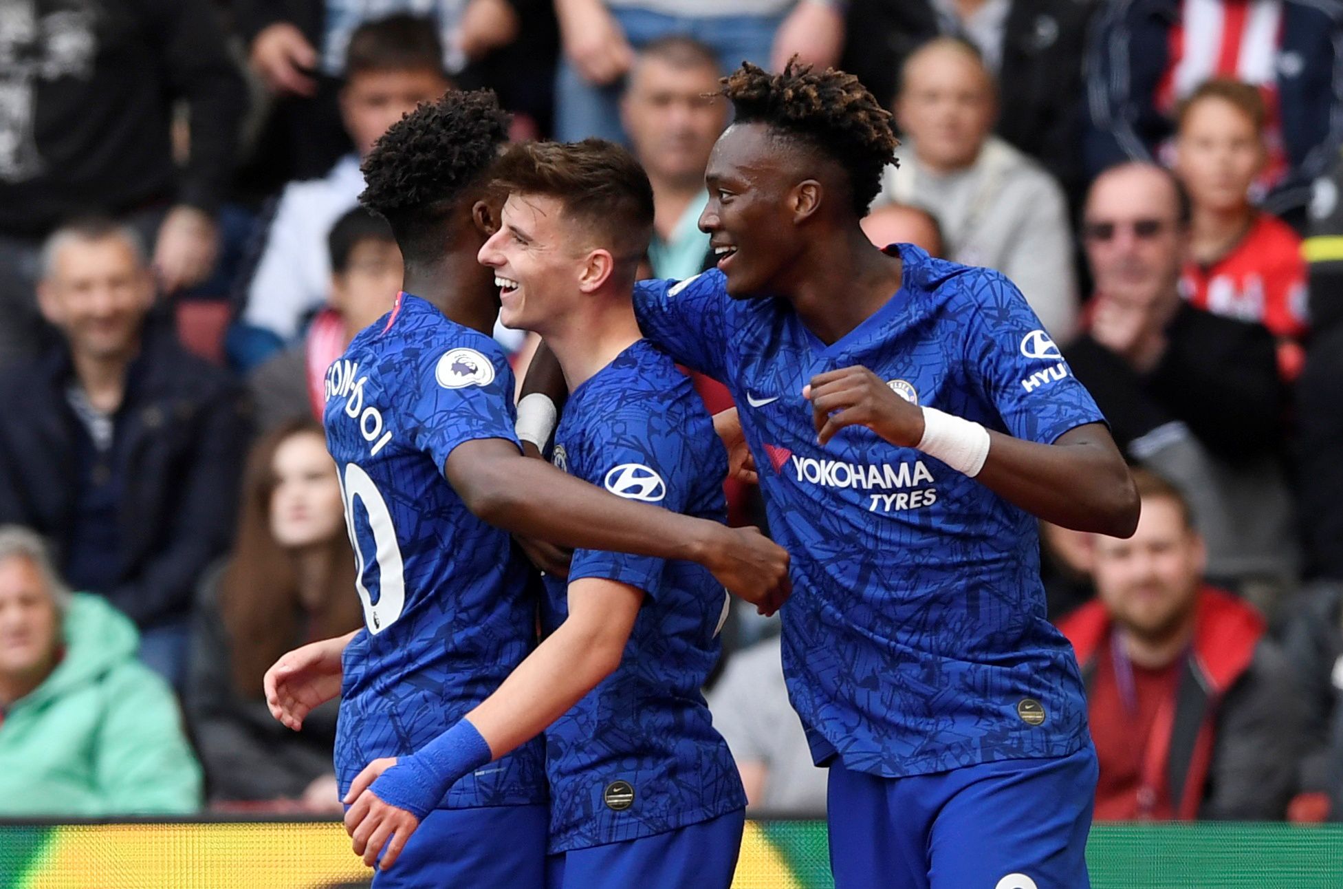 Soccer Football - Premier League - Southampton v Chelsea - St Mary's Stadium, Southampton, Britain - October 6, 2019  Chelsea's Mason Mount celebrates scoring their second goal with Callum Hudson-Odoi and Tammy Abraham   Action Images via Reuters/Tony O'Brien  EDITORIAL USE ONLY. No use with unauthorized audio, video, data, fixture lists, club/league logos or 