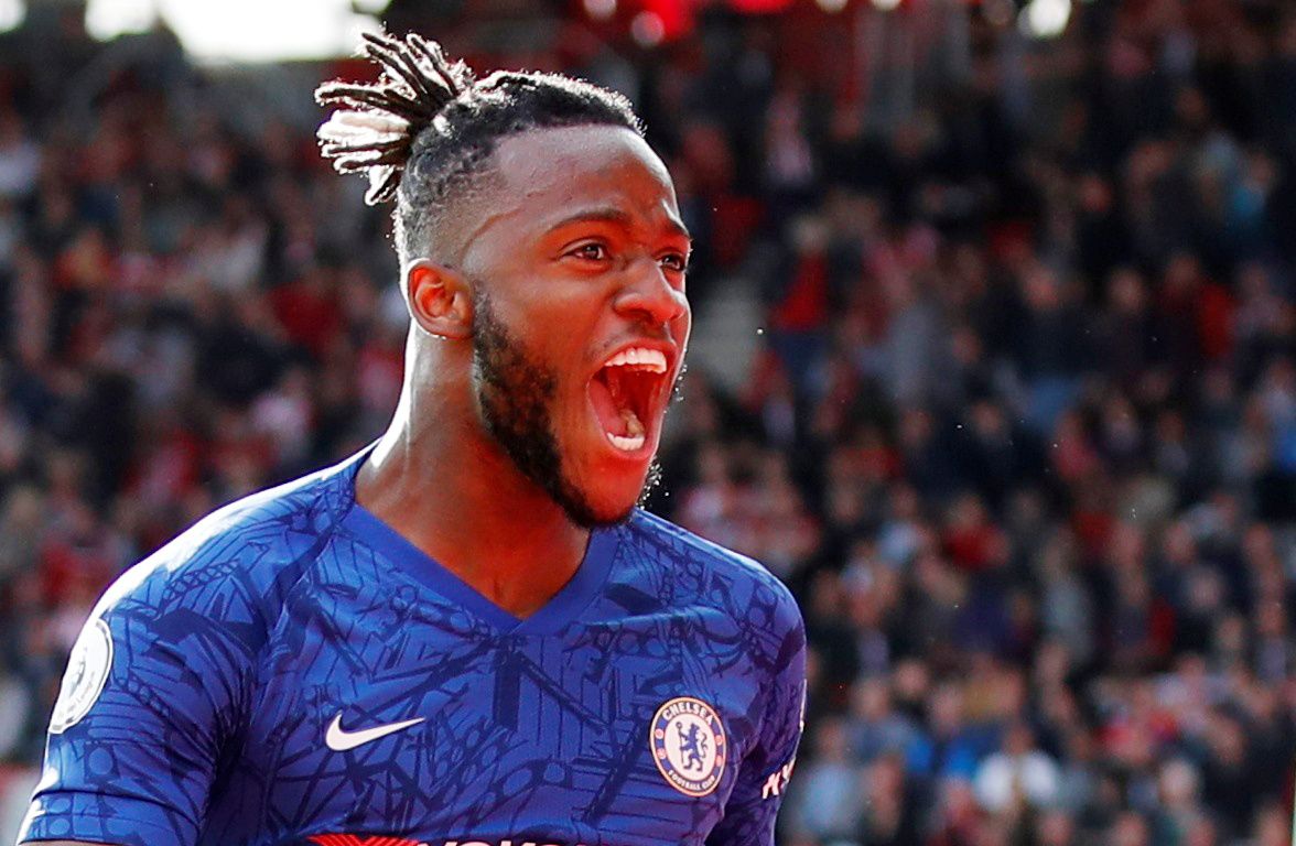 Soccer Football - Premier League - Southampton v Chelsea - St Mary's Stadium, Southampton, Britain - October 6, 2019  Chelsea's Michy Batshuayi celebrates scoring their fourth goal   REUTERS/David Klein  EDITORIAL USE ONLY. No use with unauthorized audio, video, data, fixture lists, club/league logos or 