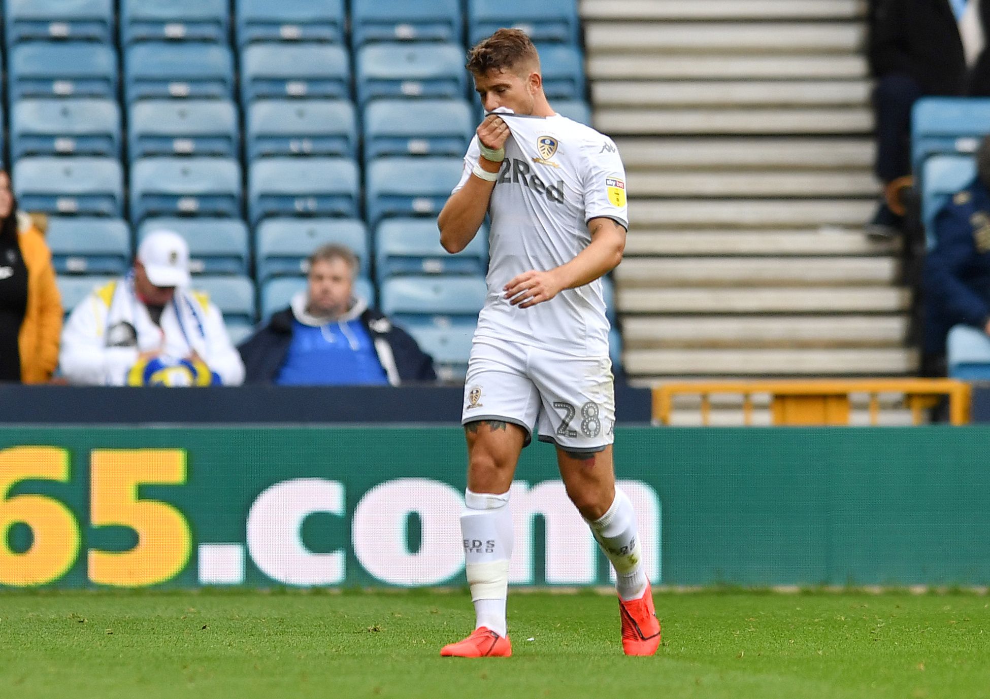 Soccer Football - Championship - Millwall v Leeds United - The Den, London, Britain - October 5, 2019  Leeds United's Gaetano Berardi leaves the pitch after being sent off  Action Images/Alan Walter  EDITORIAL USE ONLY. No use with unauthorized audio, video, data, fixture lists, club/league logos or 