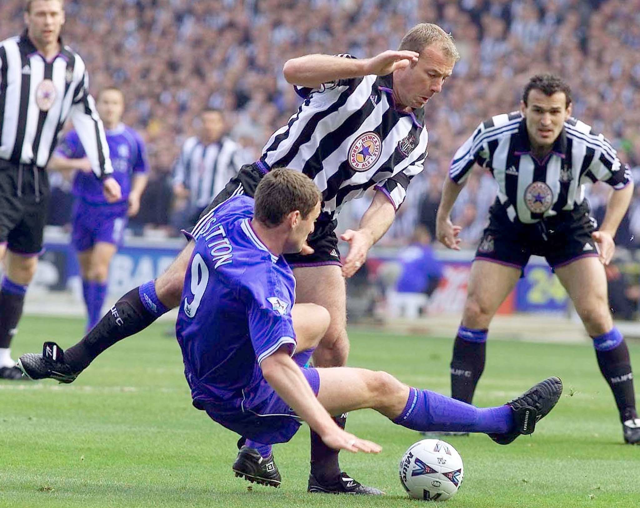 Chelsea's Chris Sutton (L) tackles Newcastle United's Alan Shearer at Wembley, April 9. Chelsea are playing Newcastle in the semi-final of the F.A. cup.

AS