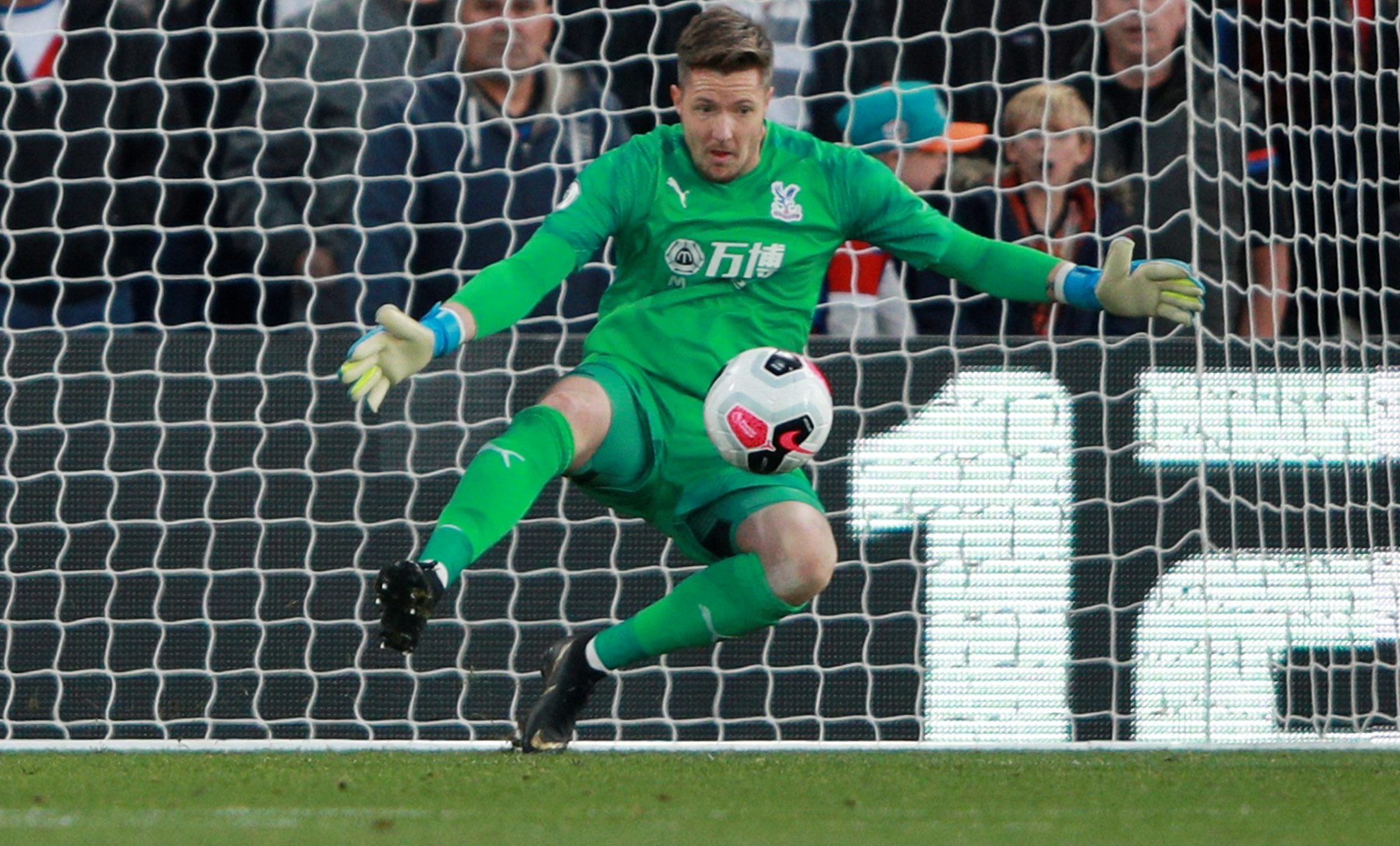 Soccer Football - Premier League - Crystal Palace v Manchester City - Selhurst Park, London, Britain - October 19, 2019  Crystal Palace's Wayne Hennessey in action        REUTERS/Ian Walton  EDITORIAL USE ONLY. No use with unauthorized audio, video, data, fixture lists, club/league logos or 
