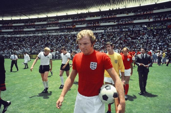 World Cup Quarter Final 1970
England 2 West Germany 3 after extra time
Estadio Nou Camp, Le-n
Bobby Moore leads the England team out, ready for kick off.
Mexico  14th June 1970