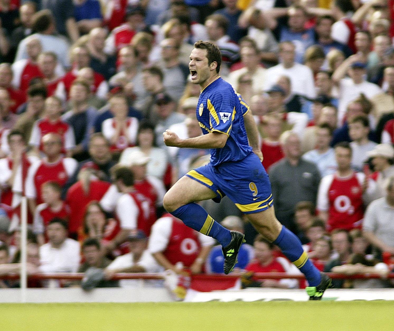 Football - FA Barclaycard Premiershp - Arsenal v Leeds United - 4/5/03  
Mark Viduka celebrates scoring the winning goal for Leeds which kept Leeds in the premiership and ended Arsenal's Title dreams  
Mandatory Credit: Action Images / Alex Morton 
Livepic