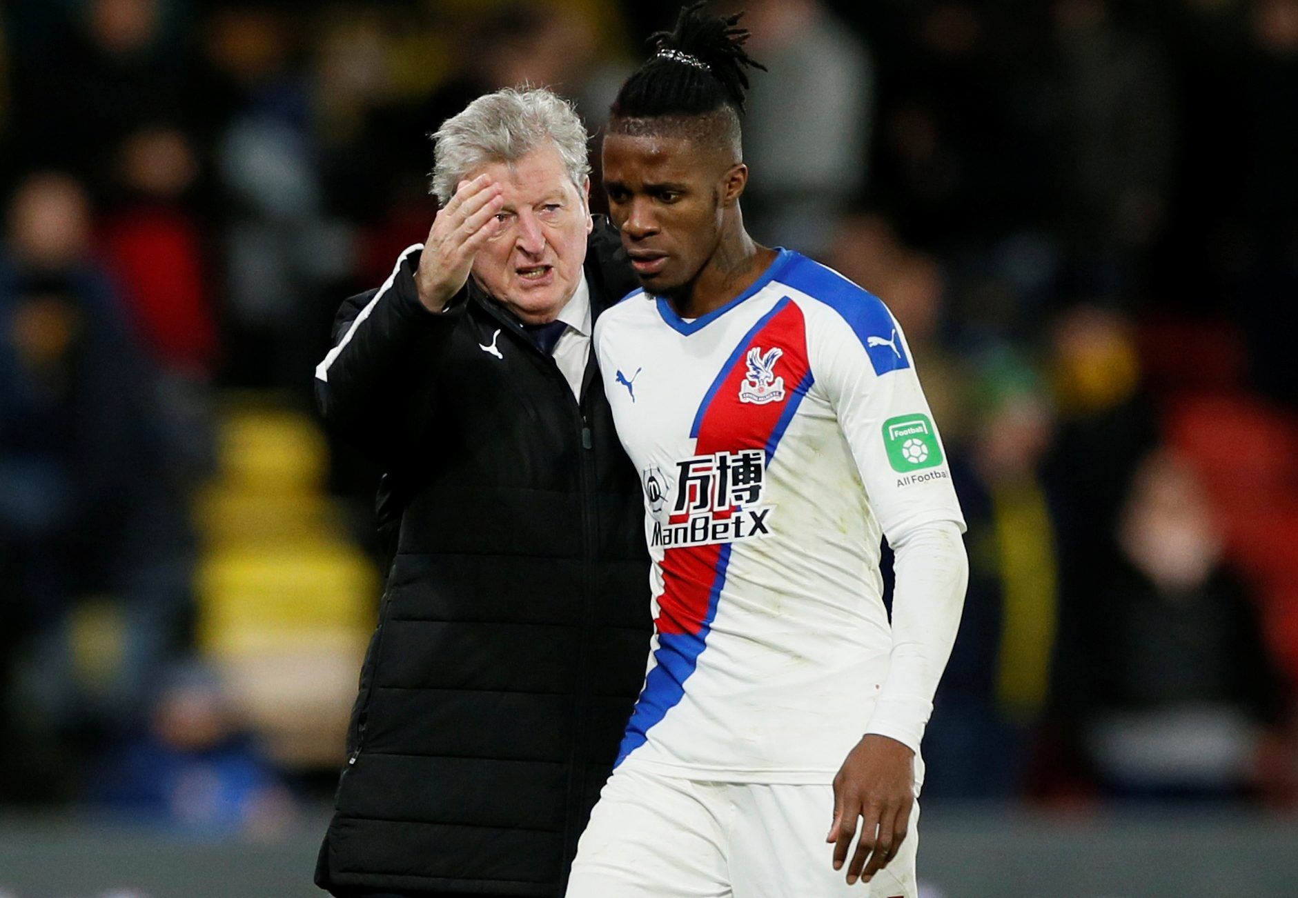 Soccer Football - Premier League - Watford v Crystal Palace - Vicarage Road, Watford, Britain - December 7, 2019  Crystal Palace manager Roy Hodgson speaks with Crystal Palace's Wilfried Zaha after the match          REUTERS/David Klein  EDITORIAL USE ONLY. No use with unauthorized audio, video, data, fixture lists, club/league logos or 