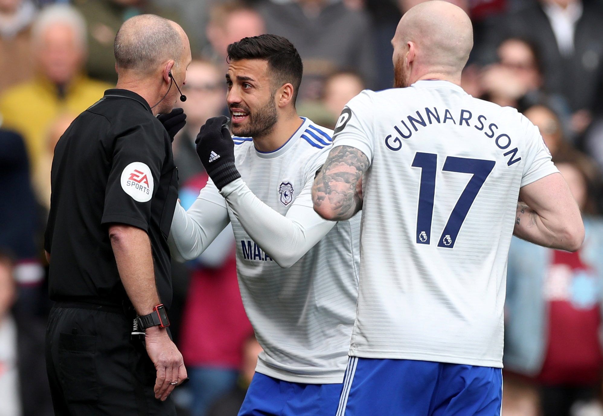 Soccer Football - Premier League - Burnley v Cardiff City - Turf Moor, Burnley, Britain - April 13, 2019  Cardiff City's Victor Camarasa remonstrates with referee Mike Dean         Action Images via Reuters/Lee Smith  EDITORIAL USE ONLY. No use with unauthorized audio, video, data, fixture lists, club/league logos or 