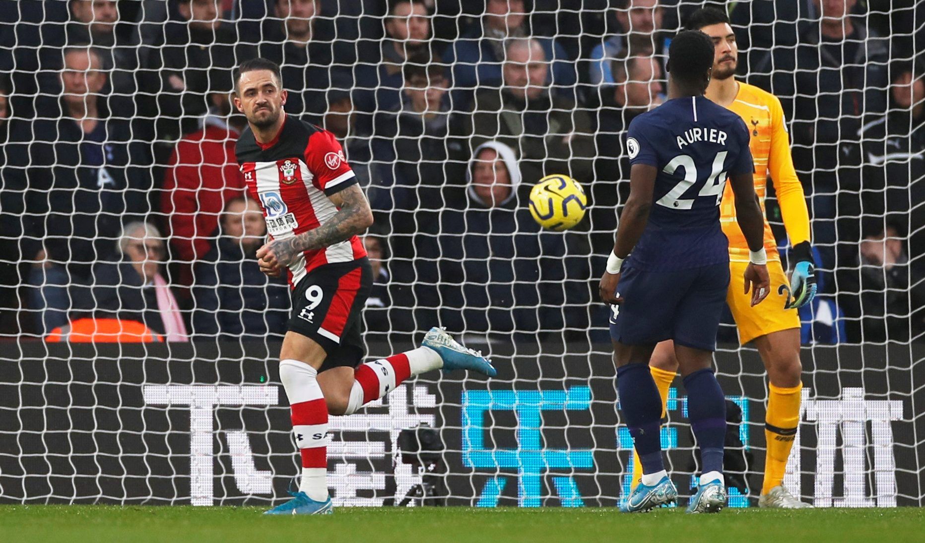 Soccer Football - Premier League - Southampton v Tottenham Hotspur - St Mary's Stadium, Southampton, Britain - January 1, 2020  Southampton's Danny Ings celebrates scoring their first goal      Action Images via Reuters/Paul Childs  EDITORIAL USE ONLY. No use with unauthorized audio, video, data, fixture lists, club/league logos or 