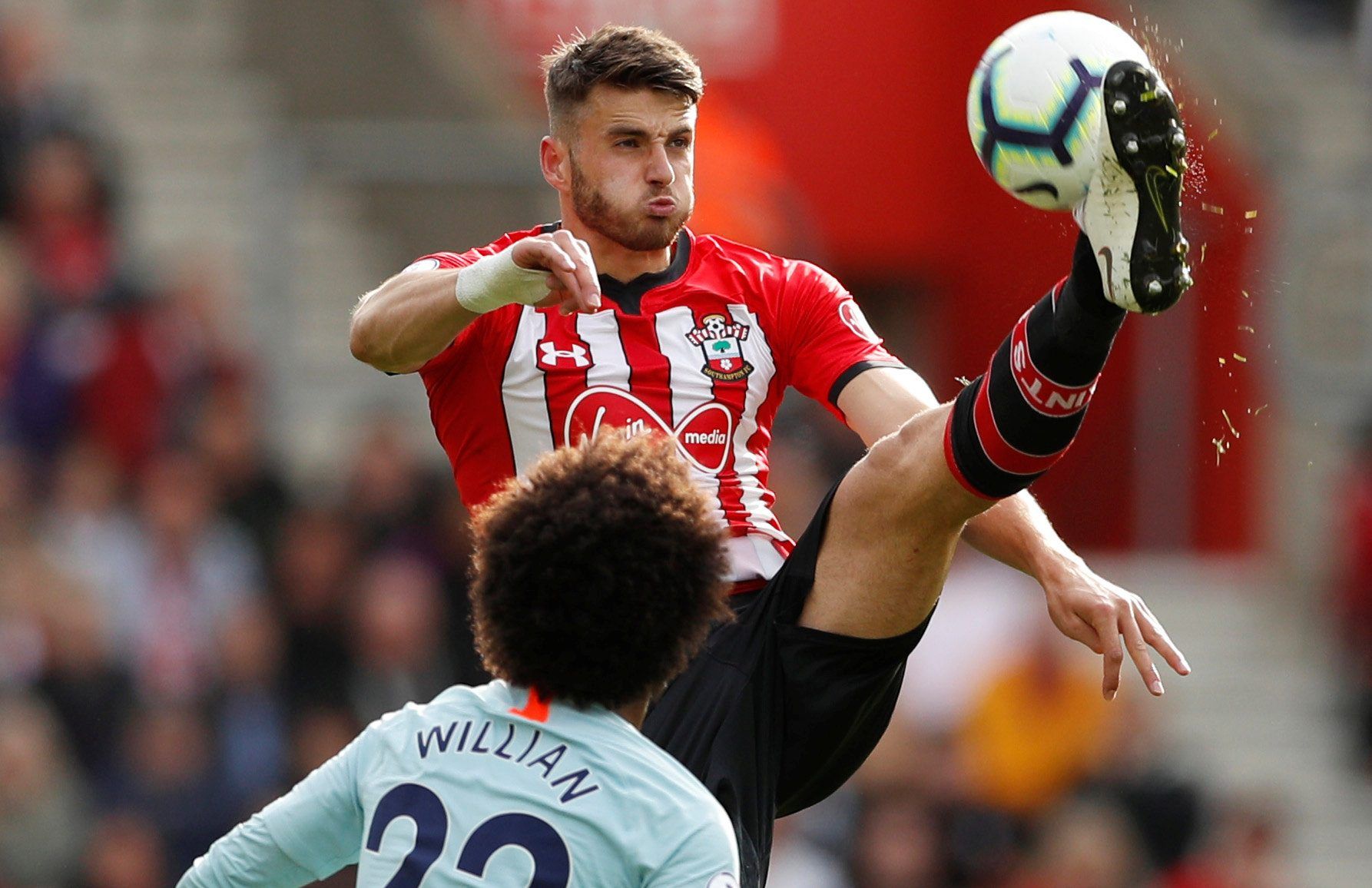 Soccer Football - Premier League - Southampton v Chelsea - St Mary's Stadium, Southampton, Britain - October 7, 2018  Chelsea's Willian in action with Southampton's Wesley Hoedt           Action Images via Reuters/John Sibley  EDITORIAL USE ONLY. No use with unauthorized audio, video, data, fixture lists, club/league logos or 