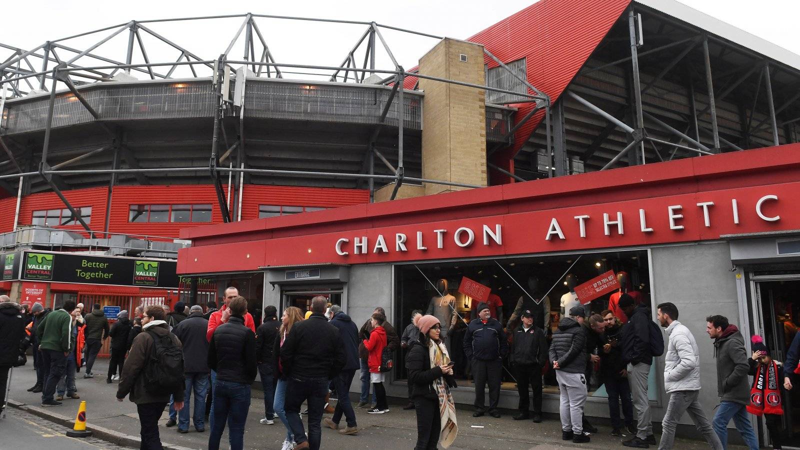 Charlton: Fans react as Tahnoon Nimer resigns from Addicks