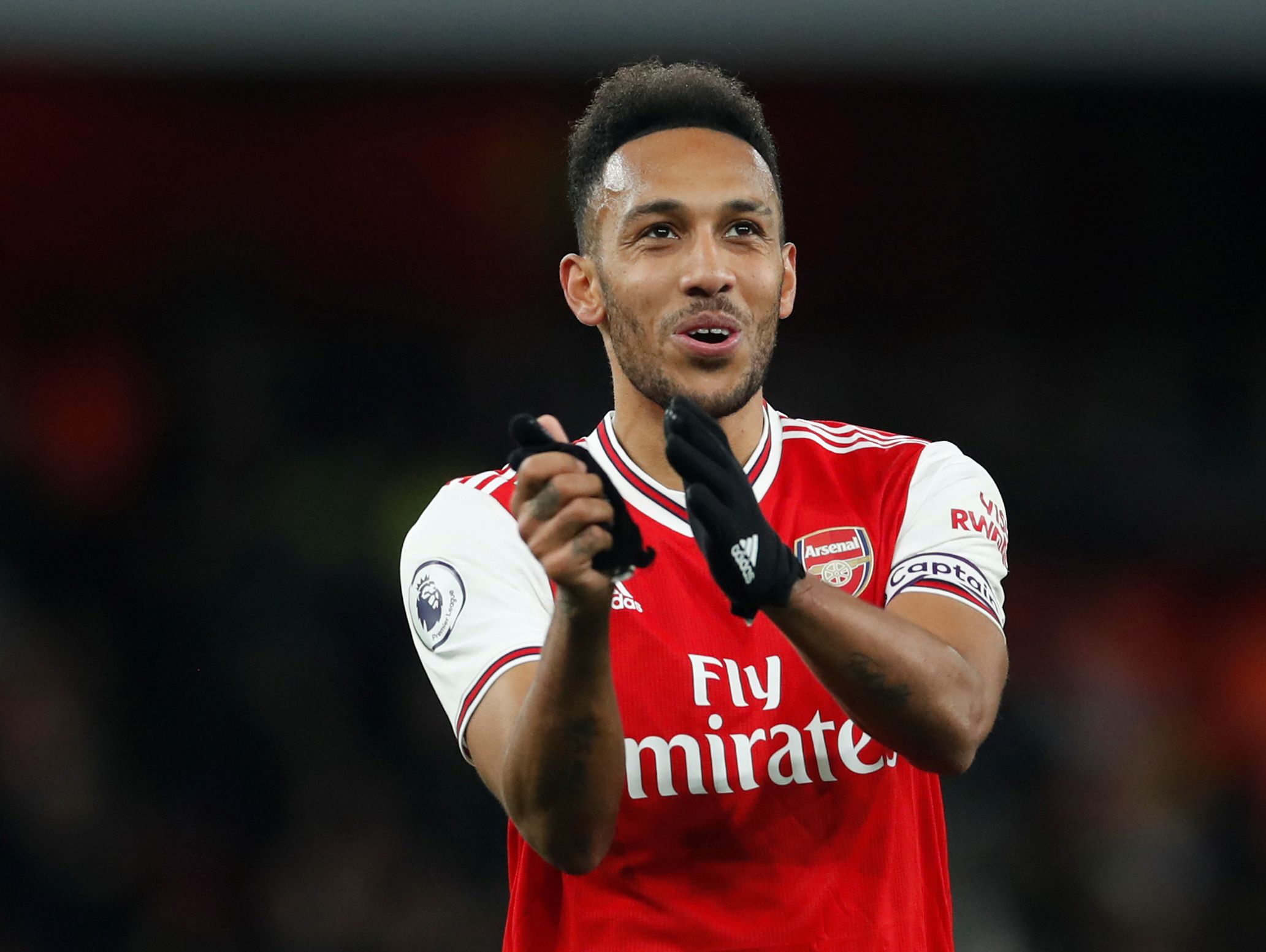 Soccer Football - Premier League - Arsenal v Everton - Emirates Stadium, London, Britain - February 23, 2020   Arsenal's Pierre-Emerick Aubameyang applauds fans after the match   REUTERS/David Klein    EDITORIAL USE ONLY. No use with unauthorized audio, video, data, fixture lists, club/league logos or 
