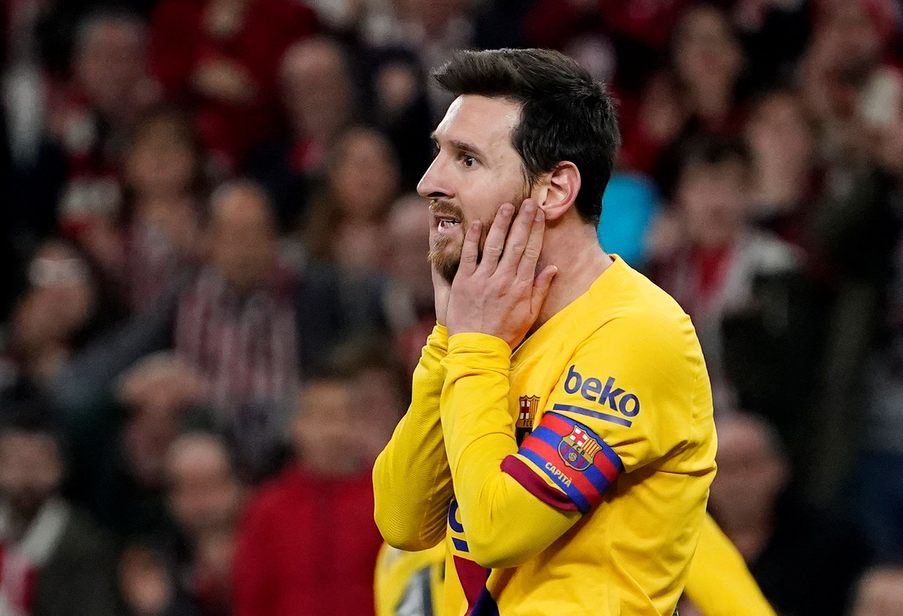 Soccer Football - Copa del Rey - Athletic Bilbao v FC Barcelona - San Mames, Bilbao, Spain - February 6, 2019   FC Barcelona's Lionel Messi looks dejected        REUTERS/Vincent West