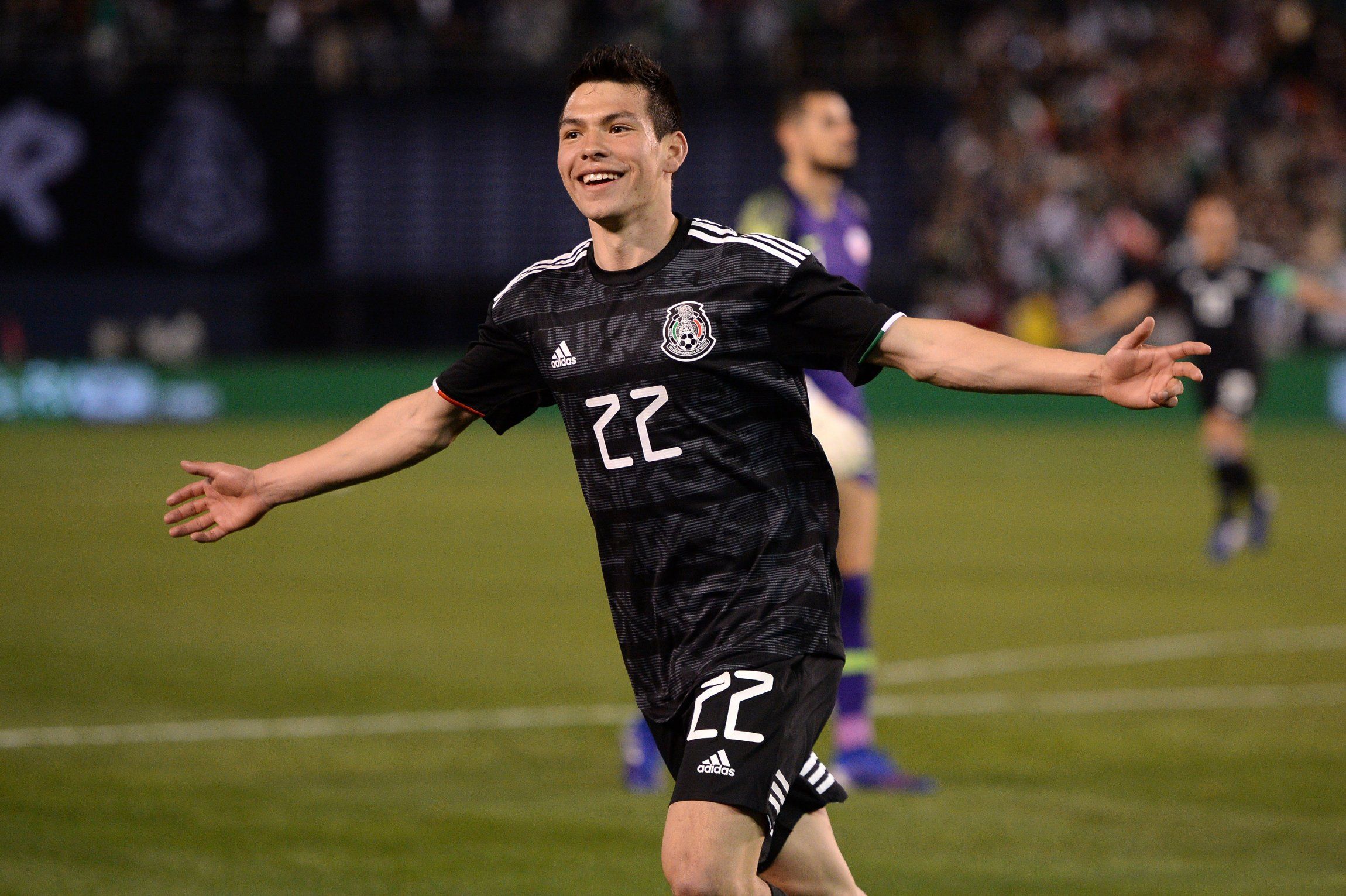 Mexico international Hirving Lozano celebrates scoring vs Chile