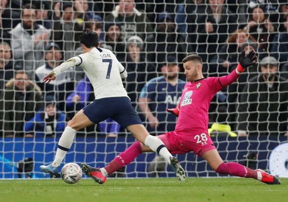 Soccer Football -  FA Cup Fourth Round Replay - Tottenham Hotspur v Southampton  - Tottenham Hotspur Stadium, London, Britain - February 5, 2020   Tottenham Hotspur's Son Heung-min is fouled by Southampton's Angus Gunn resulting in a penalty                      Action Images via Reuters/Matthew Childs