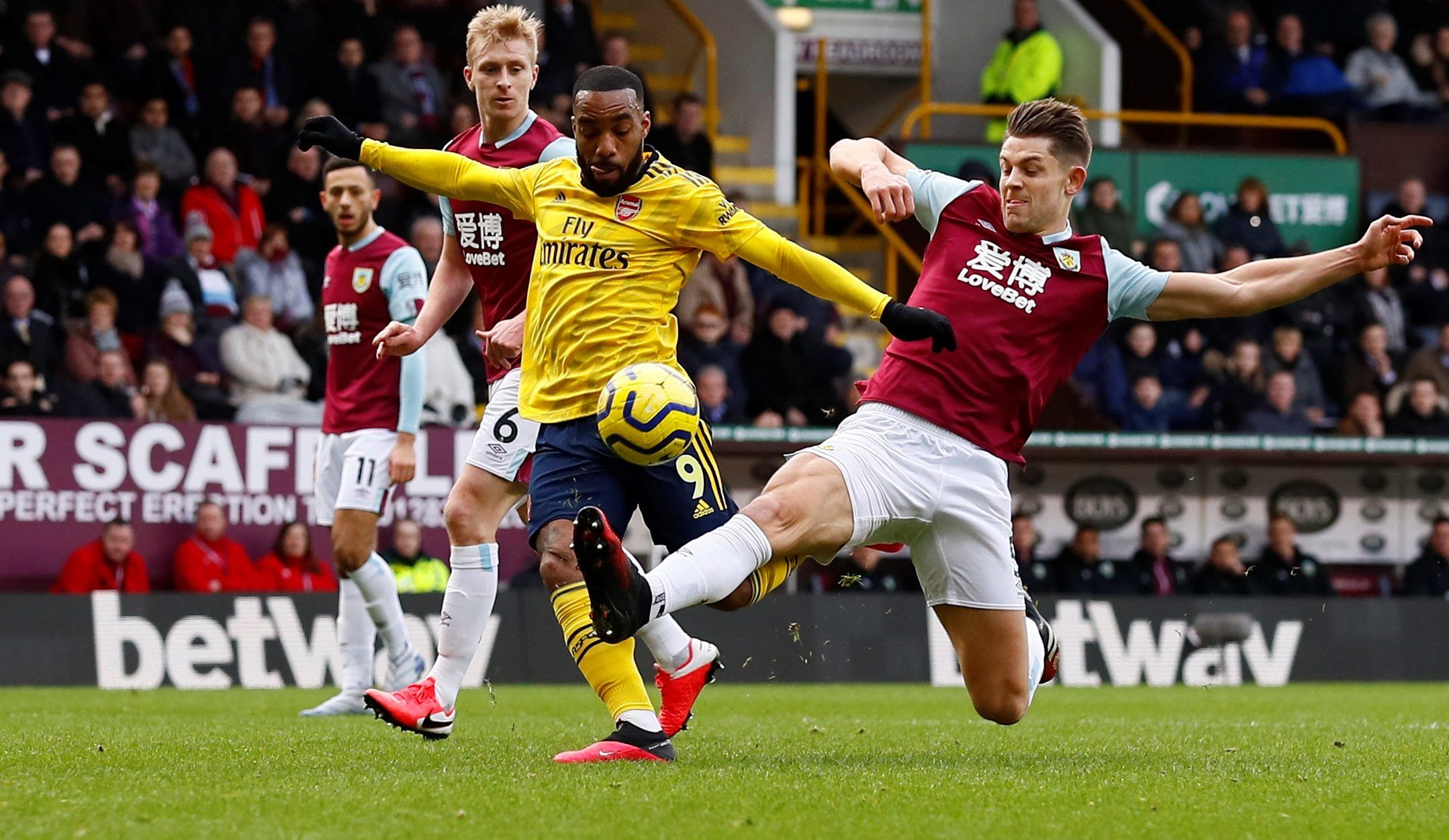 Soccer Football - Premier League - Burnley v Arsenal - Turf Moor, Burnley, Britain - February 2, 2020  Burnley's James Tarkowski in action with Arsenal's Alexandre Lacazette   Action Images via Reuters/Jason Cairnduff  EDITORIAL USE ONLY. No use with unauthorized audio, video, data, fixture lists, club/league logos or 