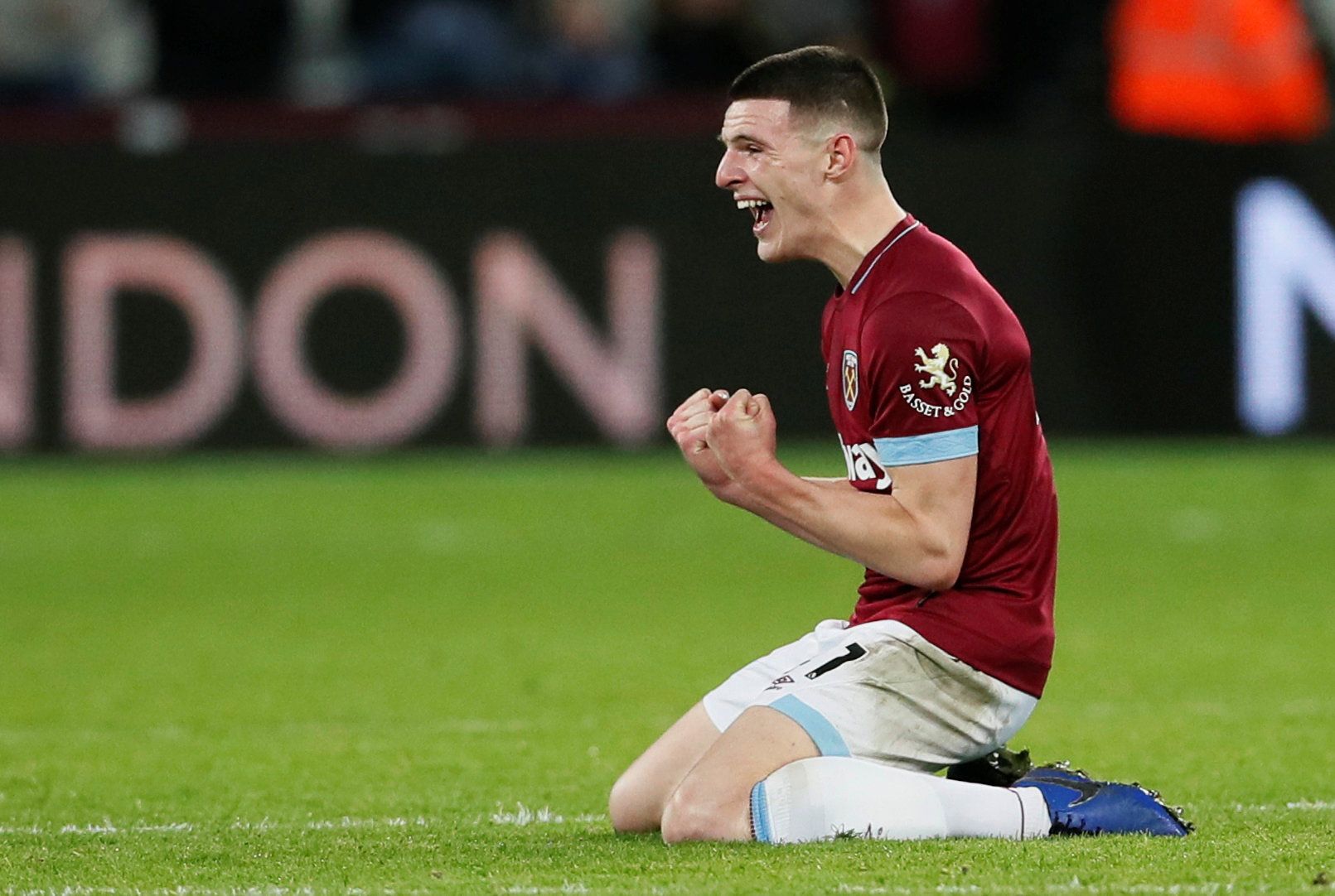 Soccer Football - Premier League - West Ham United v Crystal Palace - London Stadium, London, Britain - December 8, 2018  West Ham's Declan Rice celebrates after the match    REUTERS/David Klein  EDITORIAL USE ONLY. No use with unauthorized audio, video, data, fixture lists, club/league logos or "live" services. Online in-match use limited to 75 images, no video emulation. No use in betting, games or single club/league/player publications.  Please contact your account representative for further 