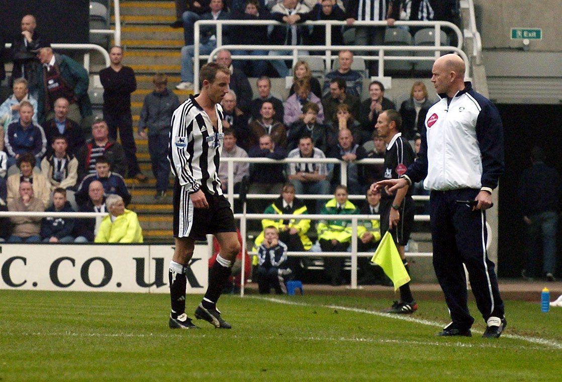 Football - Newcastle United v Aston Villa FA Barclays Premiership  - St James Park - 2/4/05 
Newcastle's Lee Bowyer is sent off after fighting with team mate Kieron Dyer 
Mandatory Credit: Action Images / Lee Smith 
Livepic 
NO ONLINE/INTERNET USE WITHOUT A LICENCE FROM THE FOOTBALL DATA CO LTD. FOR LICENCE ENQUIRIES PLEASE TELEPHONE +44 207 298 1656.