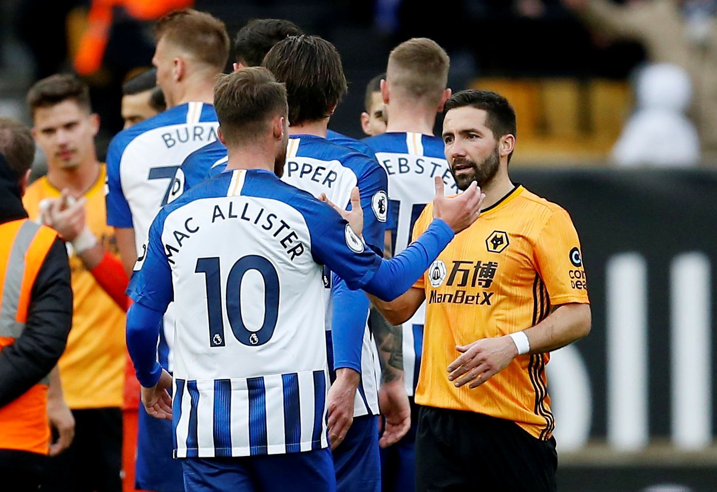 Soccer Football - Premier League - Wolverhampton Wanderers v Brighton &amp; Hove Albion - Molineux Stadium, Wolverhampton, Britain - March 7, 2020  Wolverhampton Wanderers' Joao Moutinho and Brighton &amp; Hove Albion's Alexis Mac Allister shake hands at the end of the match   Action Images via Reuters/Craig Brough  EDITORIAL USE ONLY. No use with unauthorized audio, video, data, fixture lists, club/league logos or 