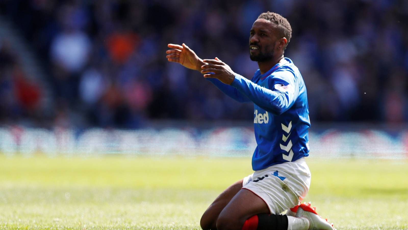 Glasgow Rangers: Fans unhappy with Jermain Defoe injury