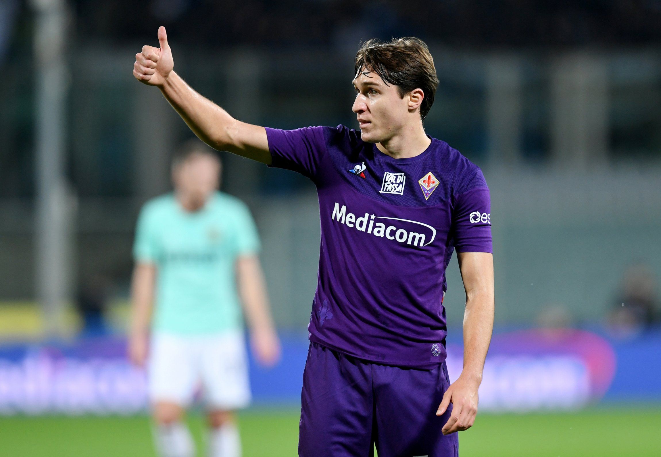 federico-chiesa-playing-for-fiorentina
