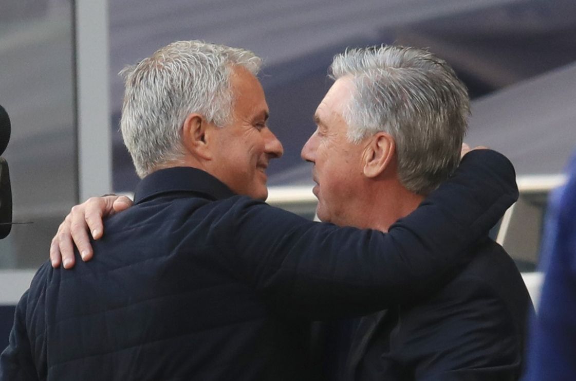 jose-mourinho-and-carlo-ancelotti-hugging